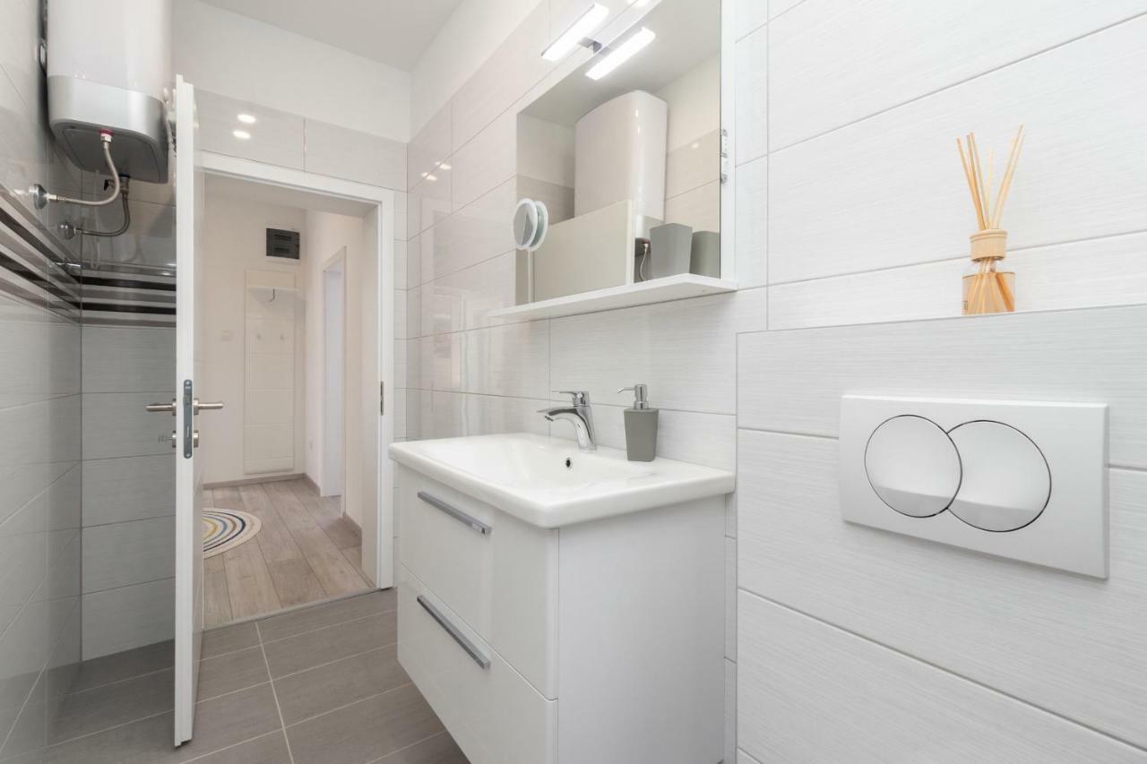 Apartments Peca ザダル エクステリア 写真